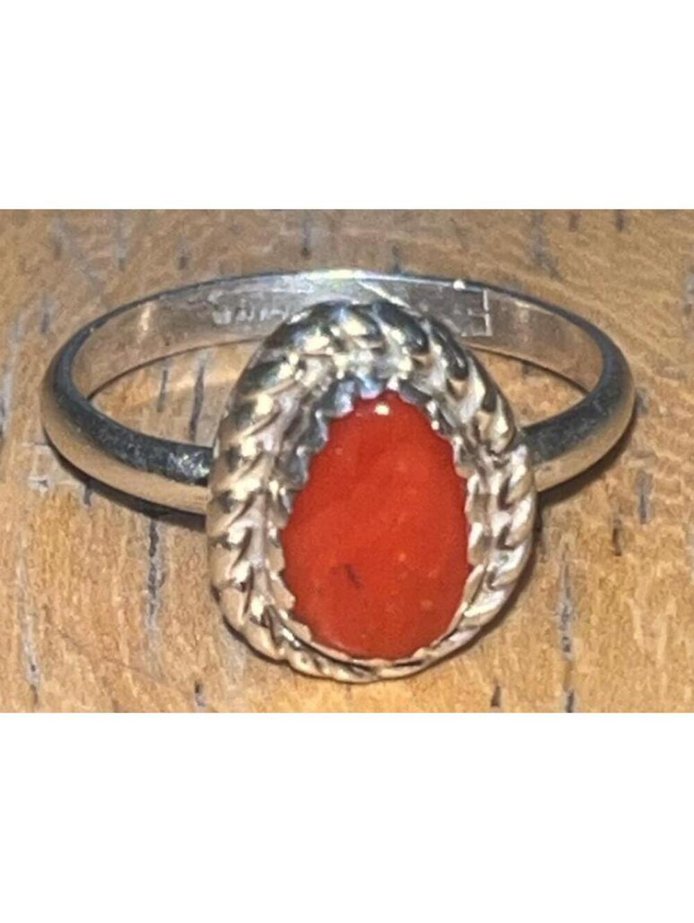 Native American Navajo sterling silver small Mediterranean coral ring size 4.5